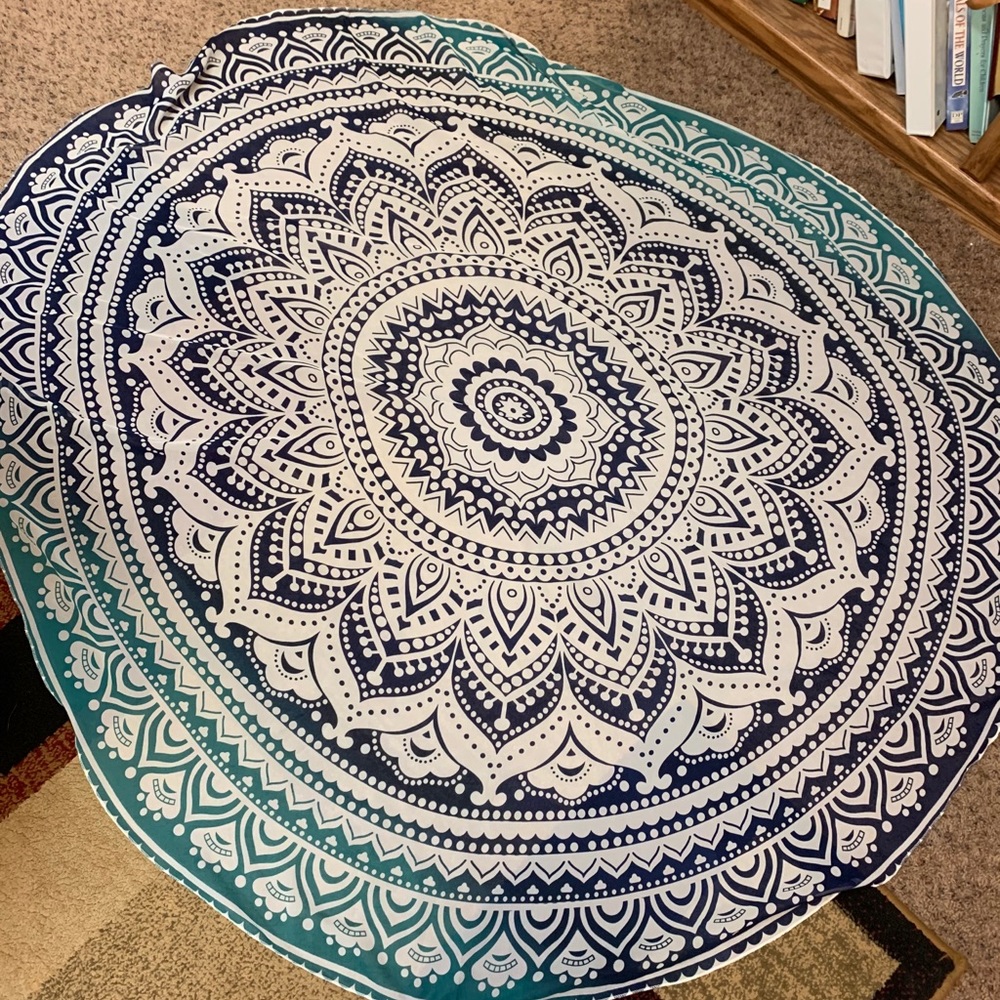 Circle sheet for beach or picnic
